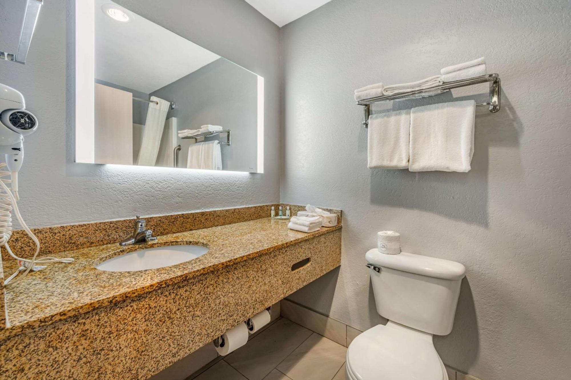 Quality Inn & Suites Manhattan Ngoại thất bức ảnh