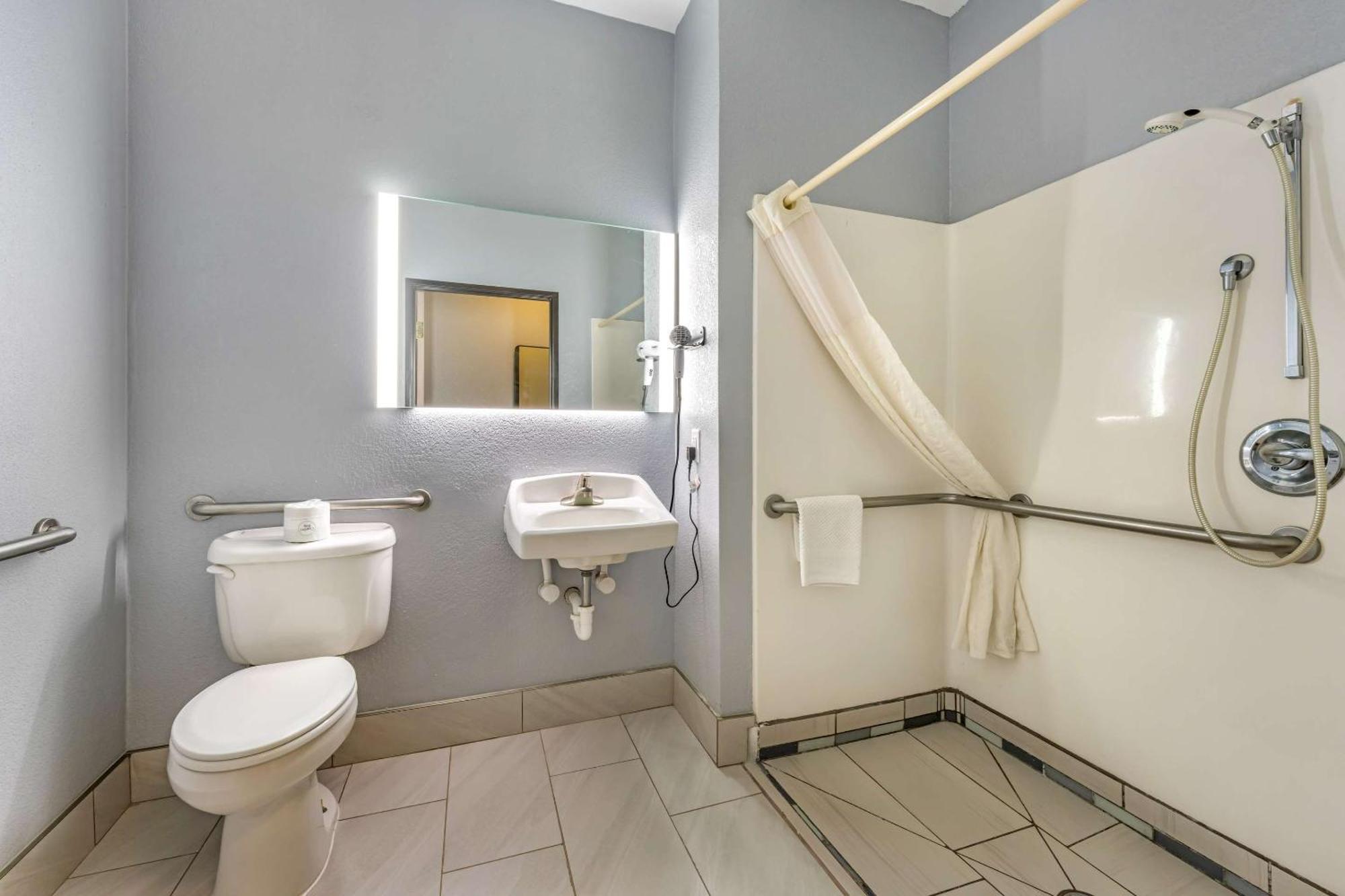 Quality Inn & Suites Manhattan Ngoại thất bức ảnh