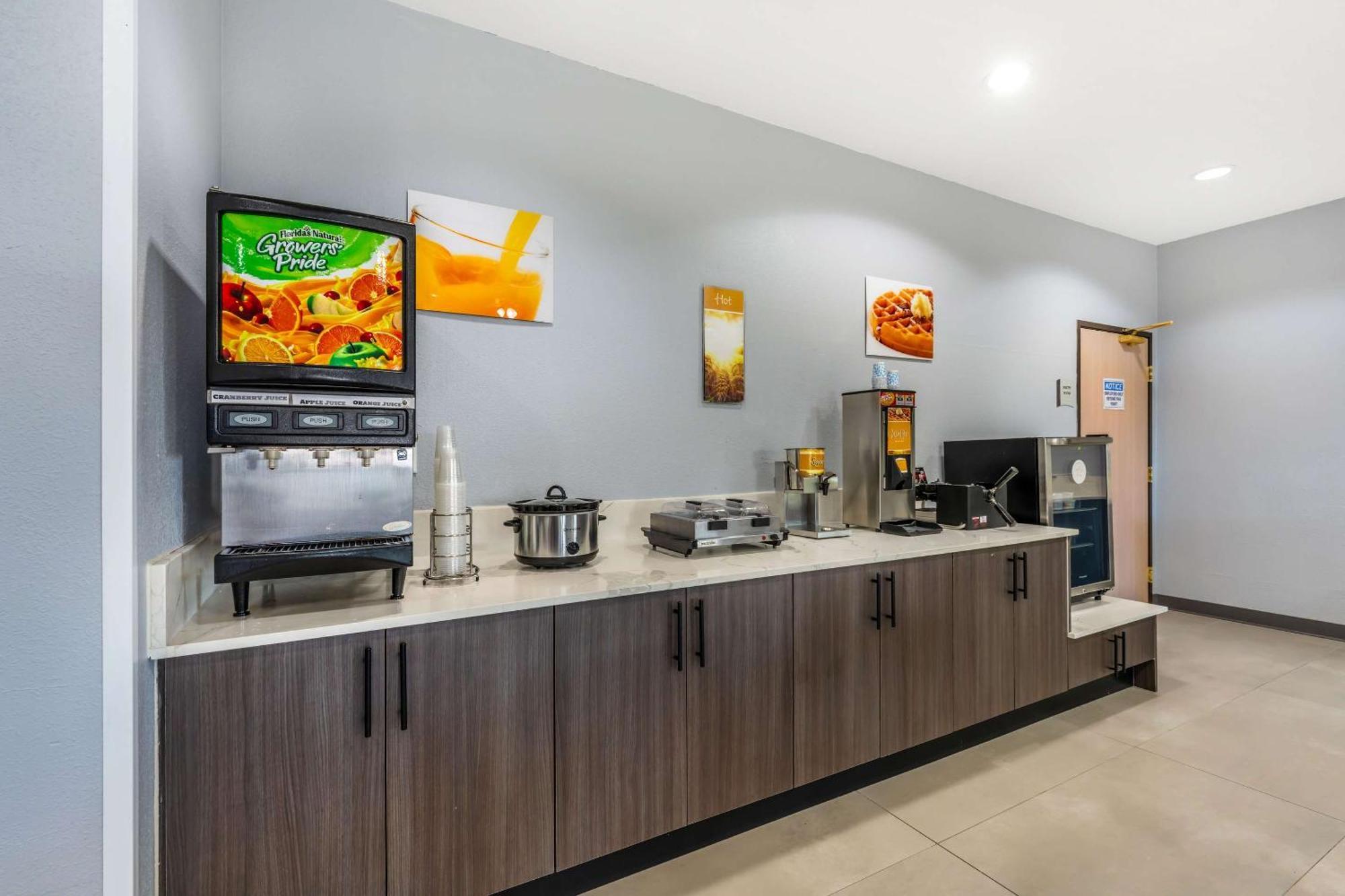 Quality Inn & Suites Manhattan Ngoại thất bức ảnh