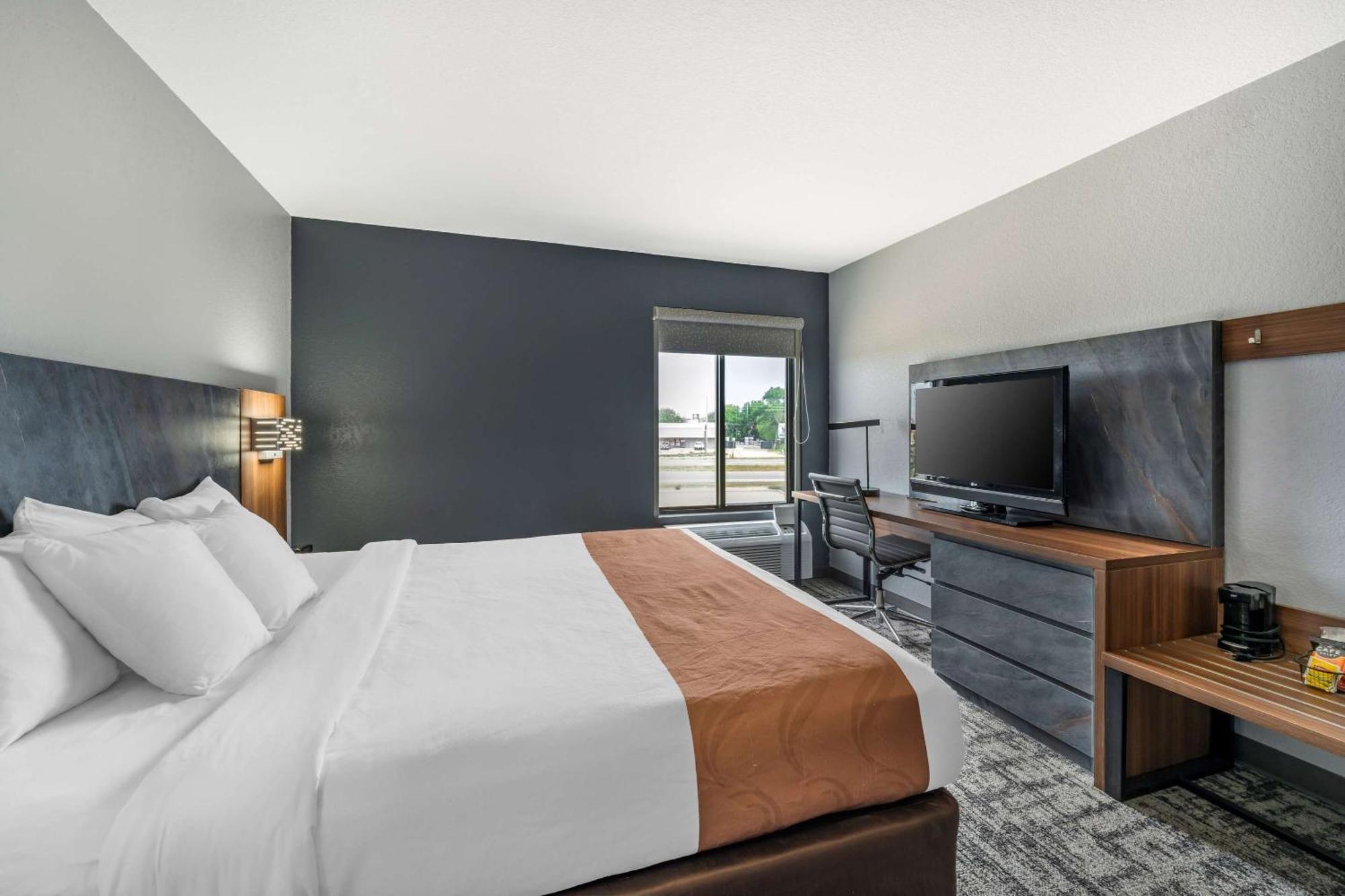 Quality Inn & Suites Manhattan Ngoại thất bức ảnh