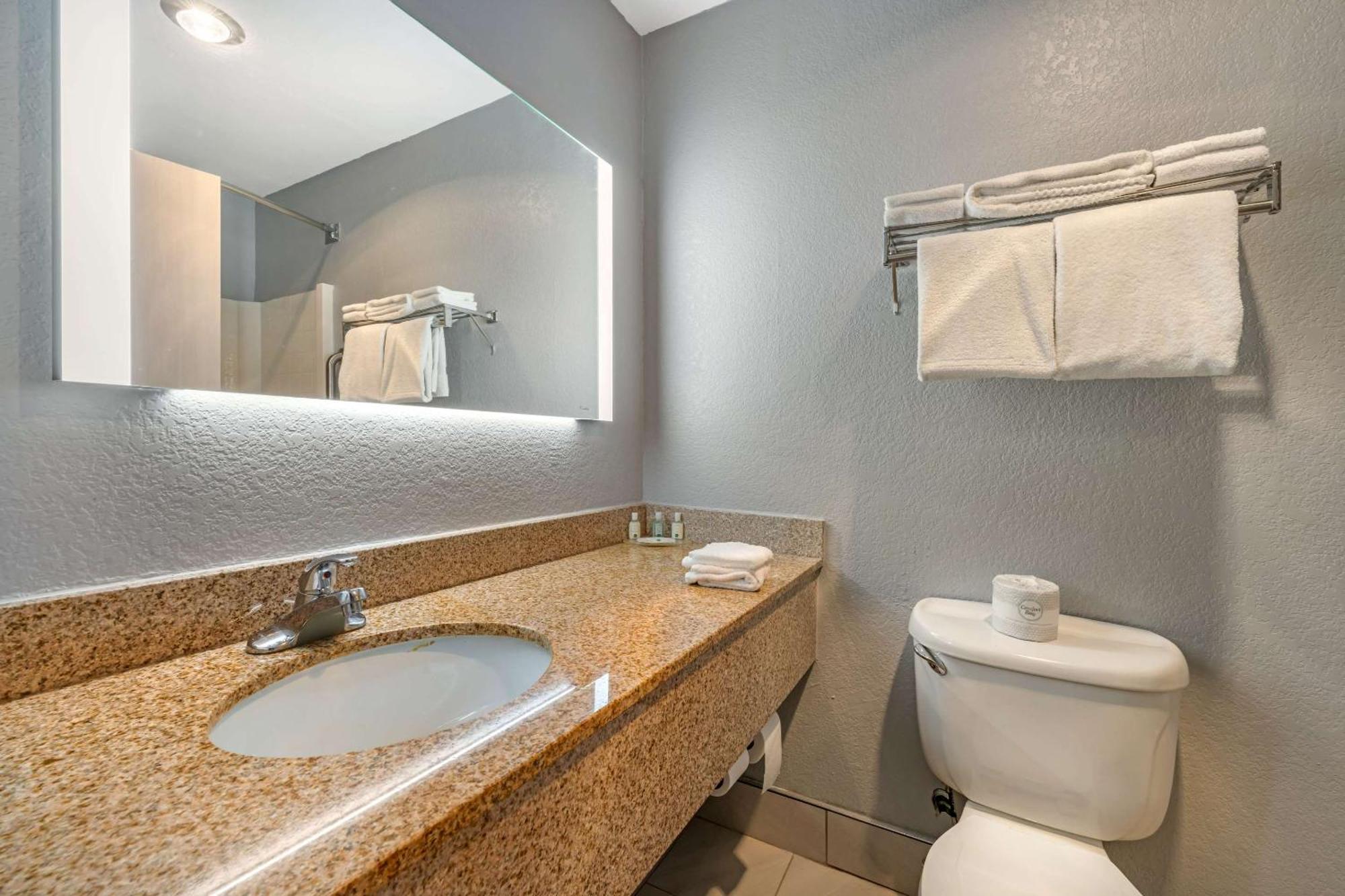 Quality Inn & Suites Manhattan Ngoại thất bức ảnh